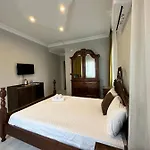 Pine Hotel *