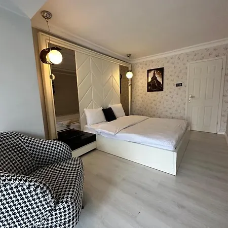 Pine Ayvalı